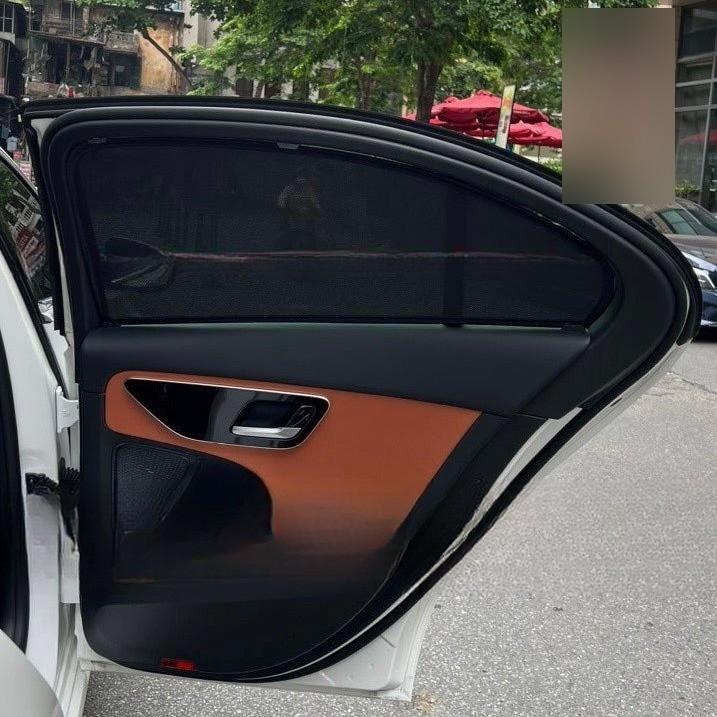 Mercedes C200 W206 Sedan 2022-2026 car window sun shades — photo 2
