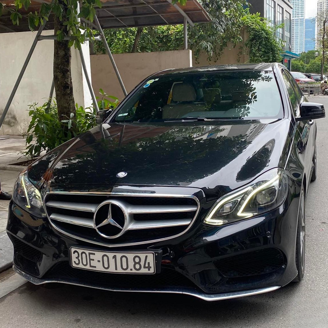 MERCEDES E200 2016-2022 custom-fit car window sun shades — photo 1