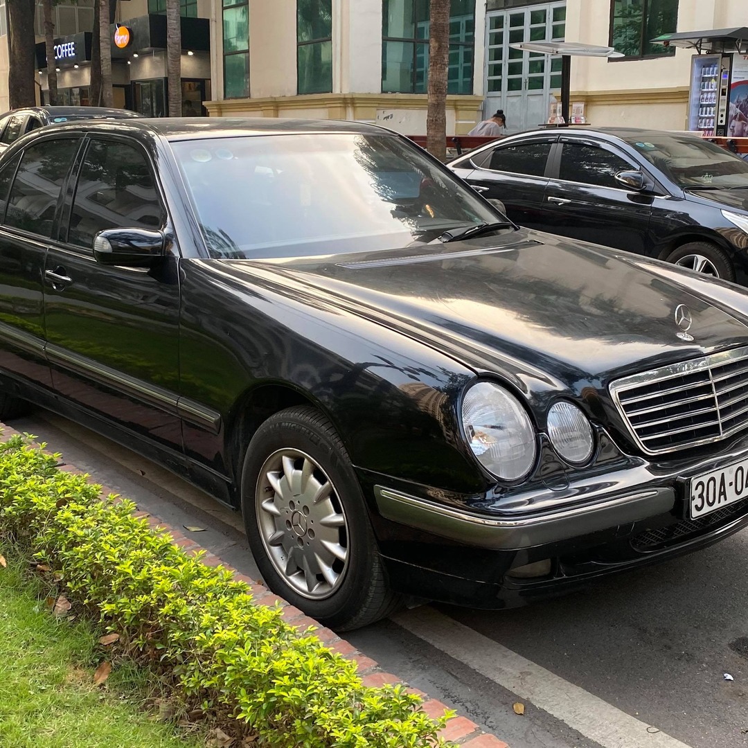 MERCEDES E240 1993-2002 custom-fit car window sun shades — photo 7