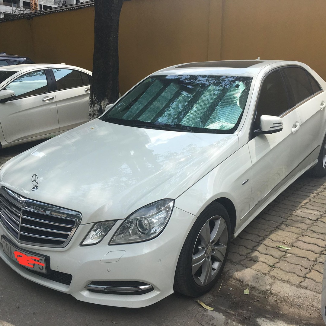 MERCEDES E300 2010-2015 custom-fit car window sun shades — photo 1
