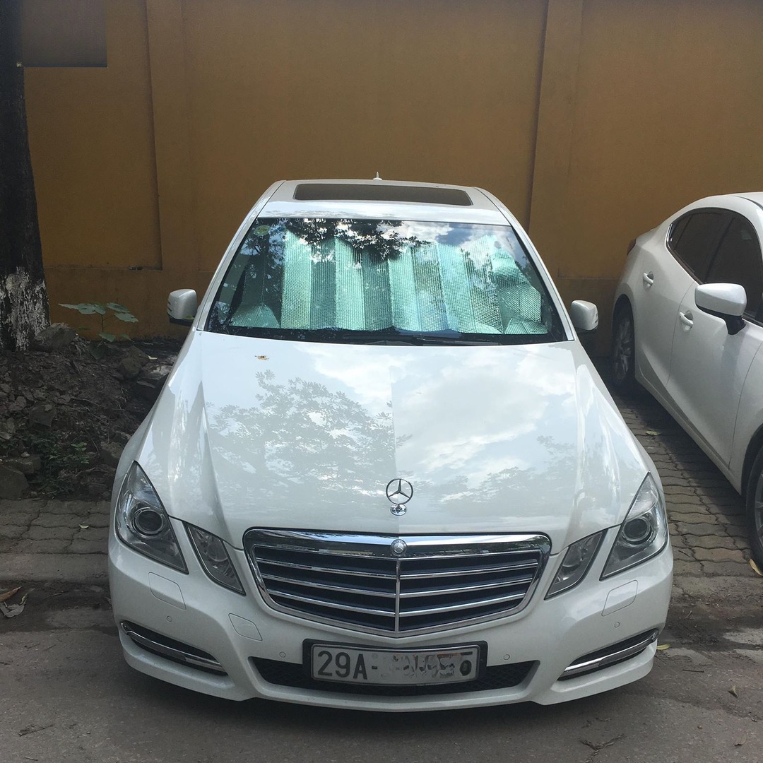 MERCEDES E300 2010-2015 custom-fit car window sun shades — photo 6