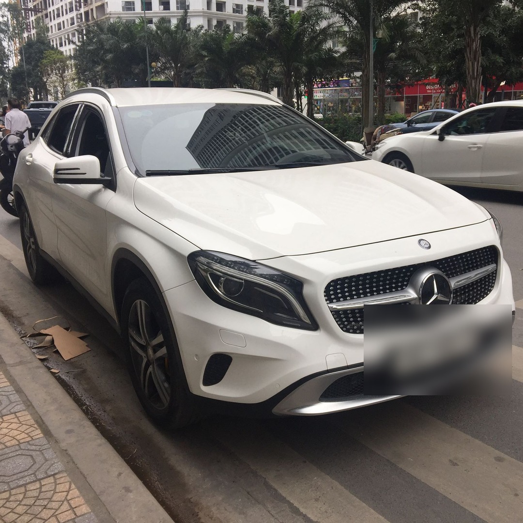 MERCEDES GLA 250 custom-fit car window sun shades — photo 1