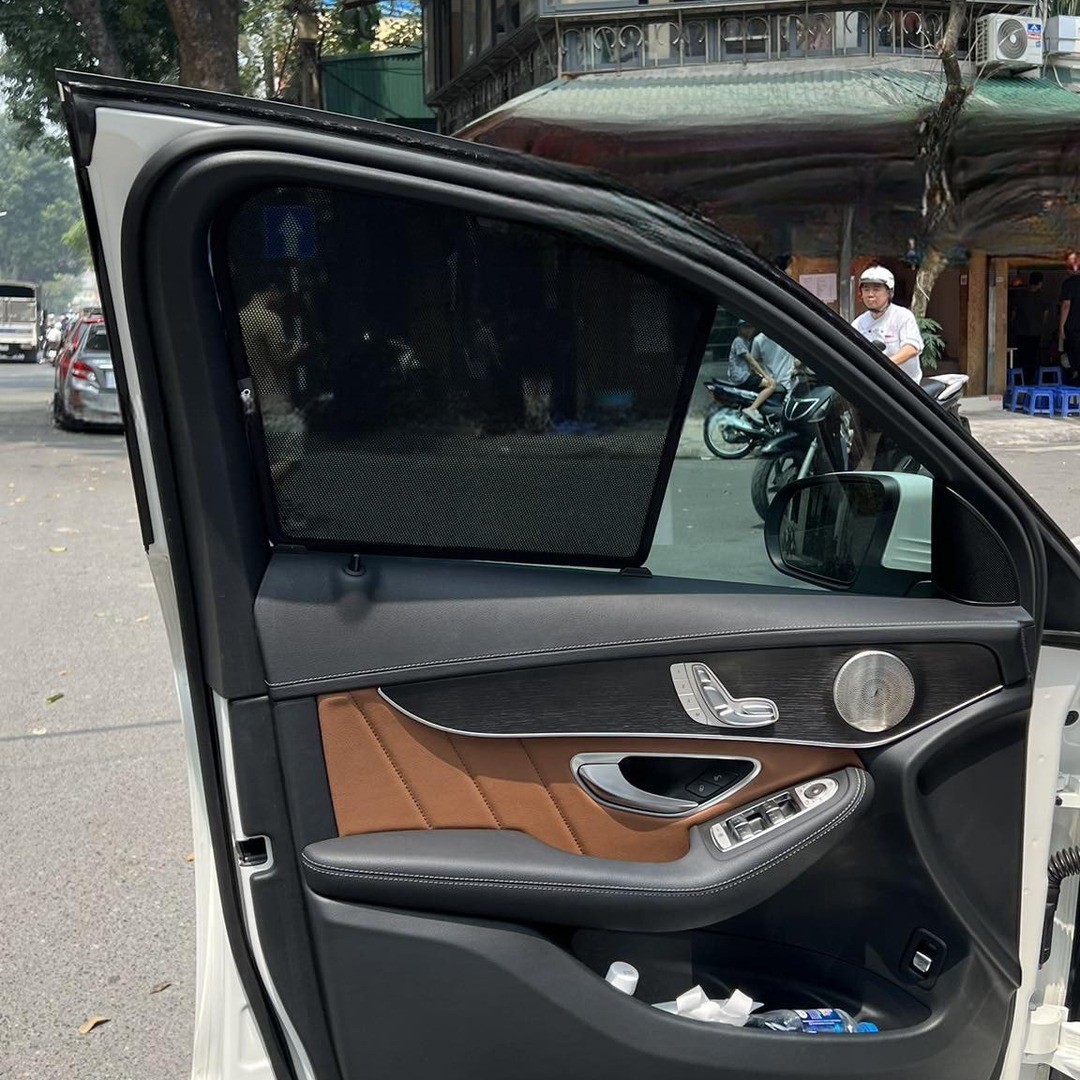 Mercedes GLC 1st Gen SUV 2016-2022 car window sun shades — photo 3