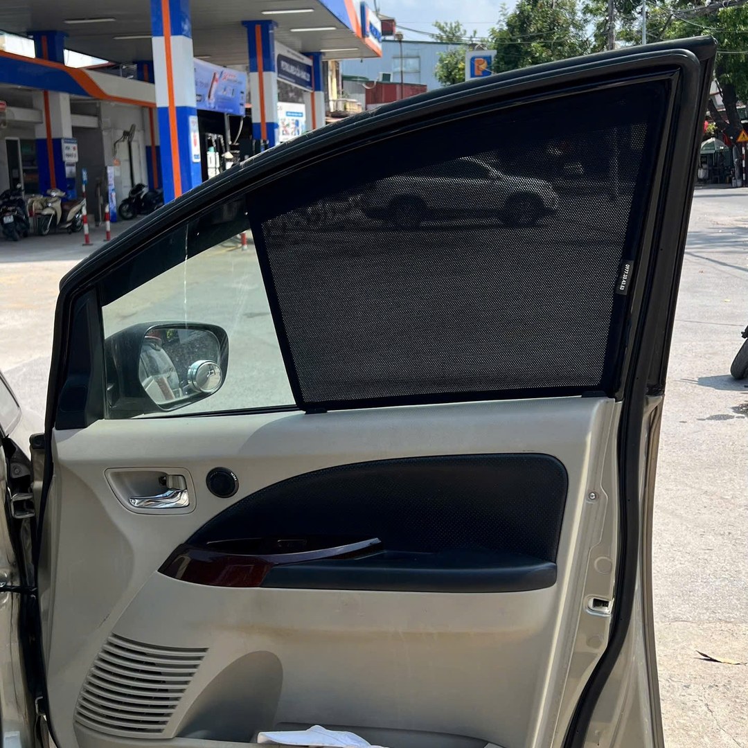 Mitsubishi Grandis 1st Gen People Mover 2004-2011 car window sun shades — photo 3