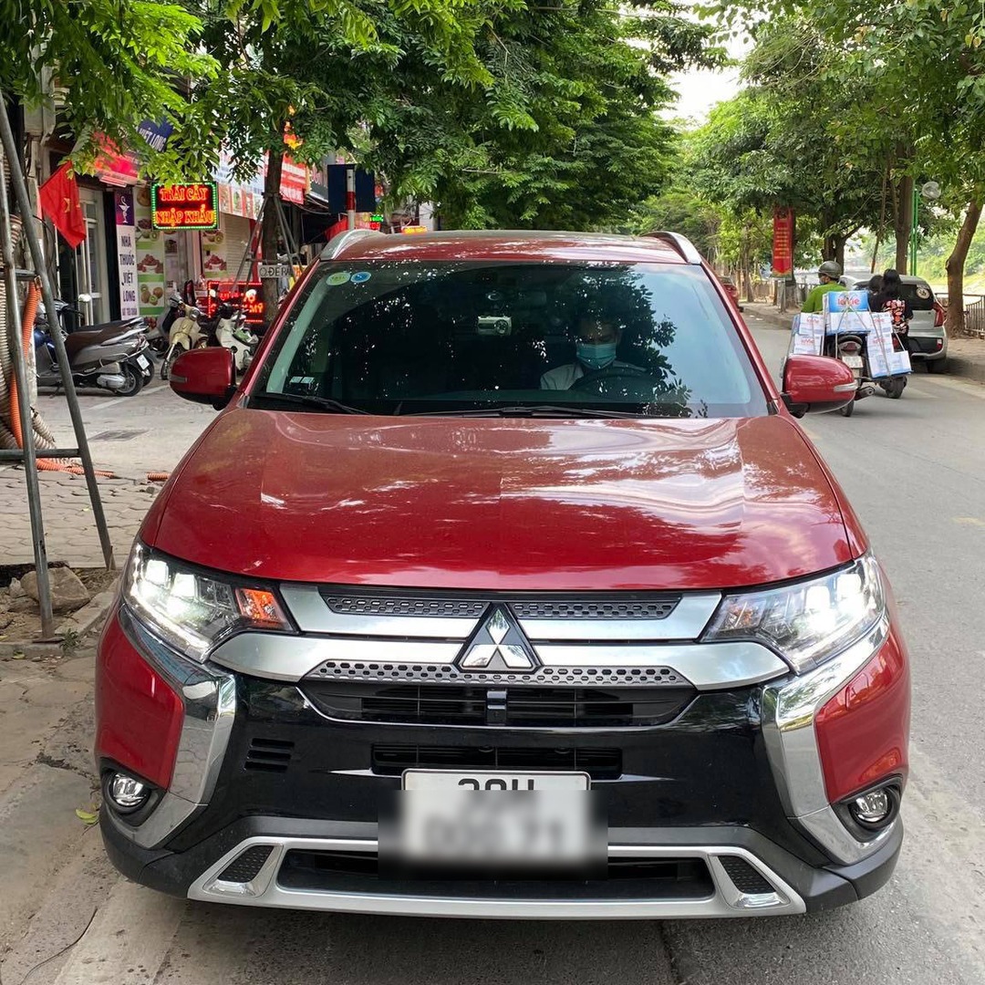 MITSUBISHI OUTLANDER custom-fit car window sun shades — photo 1