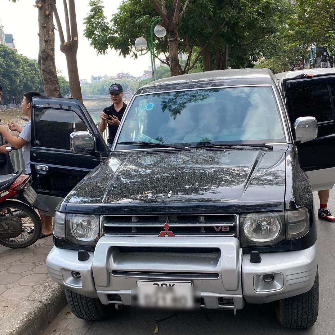MITSUBISHI PAJERO V45 3.5 custom-fit car window sun shades — photo 1