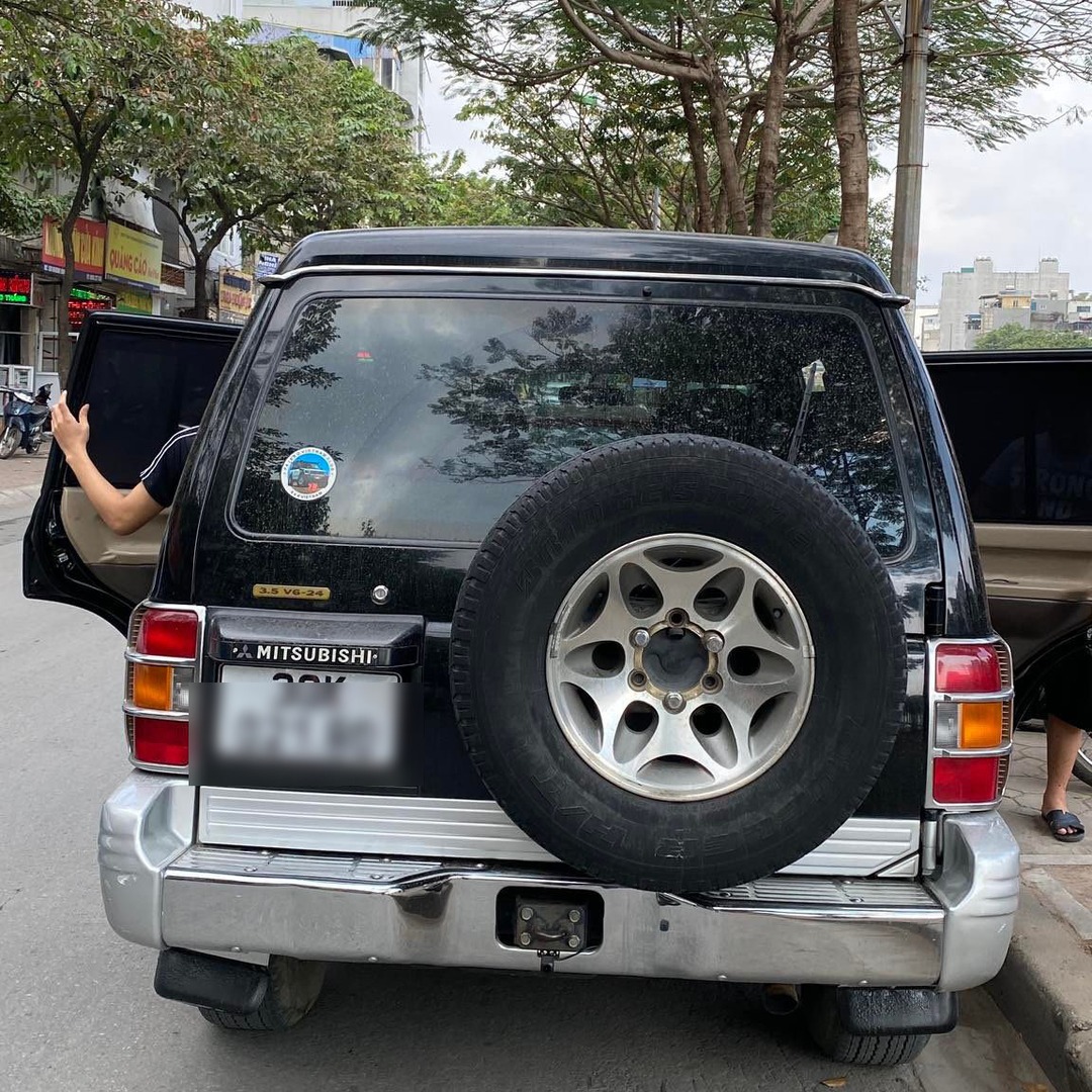 MITSUBISHI PAJERO V45 3.5 custom-fit car window sun shades — photo 4