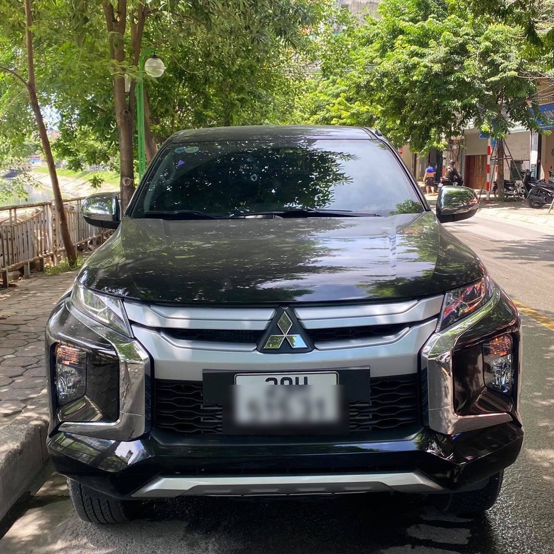 MITSUBISHI TRITON 2019-2023 custom-fit car window sun shades — photo 1