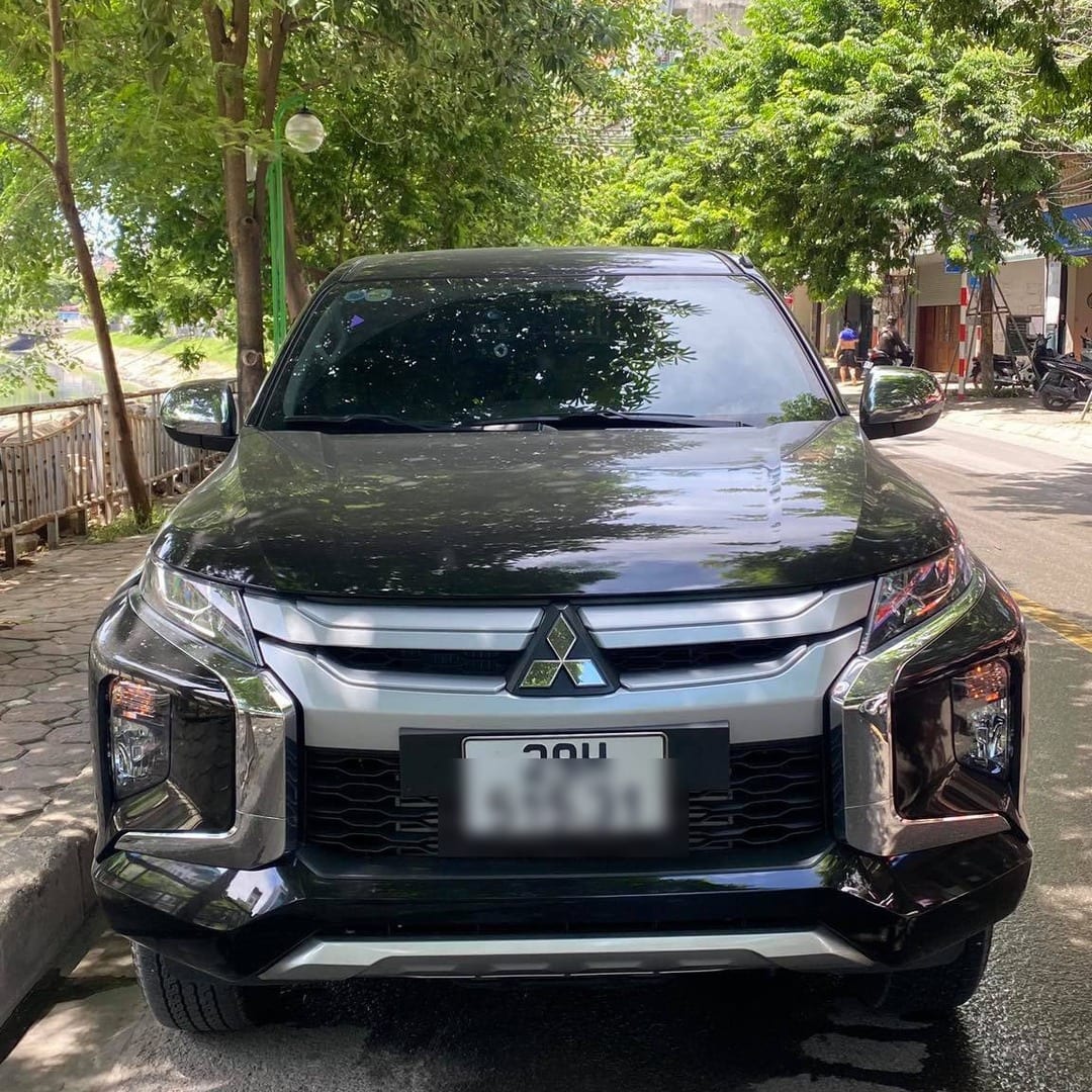 MITSUBISHI TRITON 2019-2023 custom-fit car window sun shades — photo 1