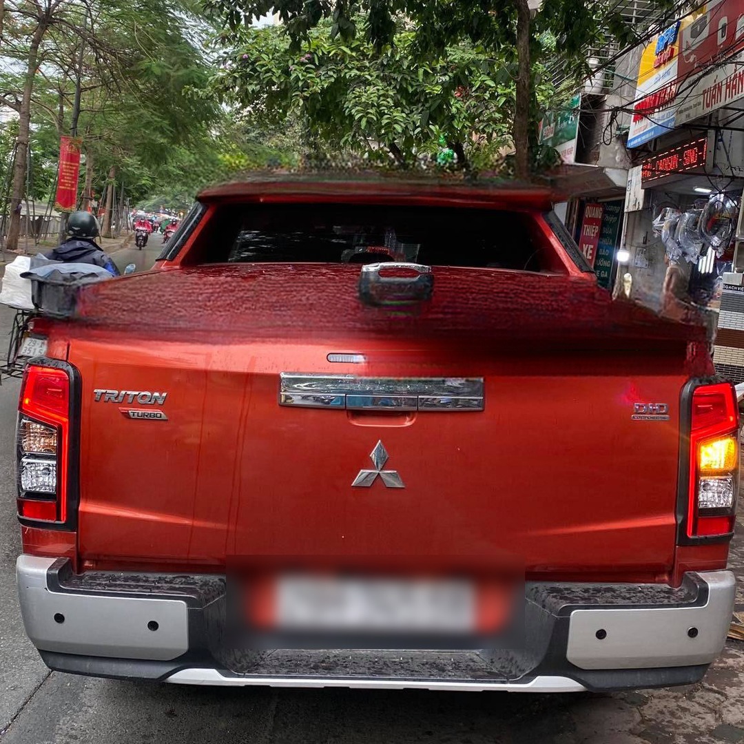 MITSUBISHI TRITON 2019-2023 custom-fit car window sun shades — photo 2