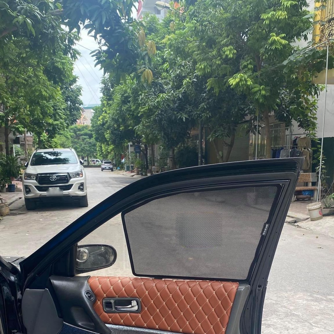 NISSAN BLUEBIRD custom-fit car window sun shades — photo 3