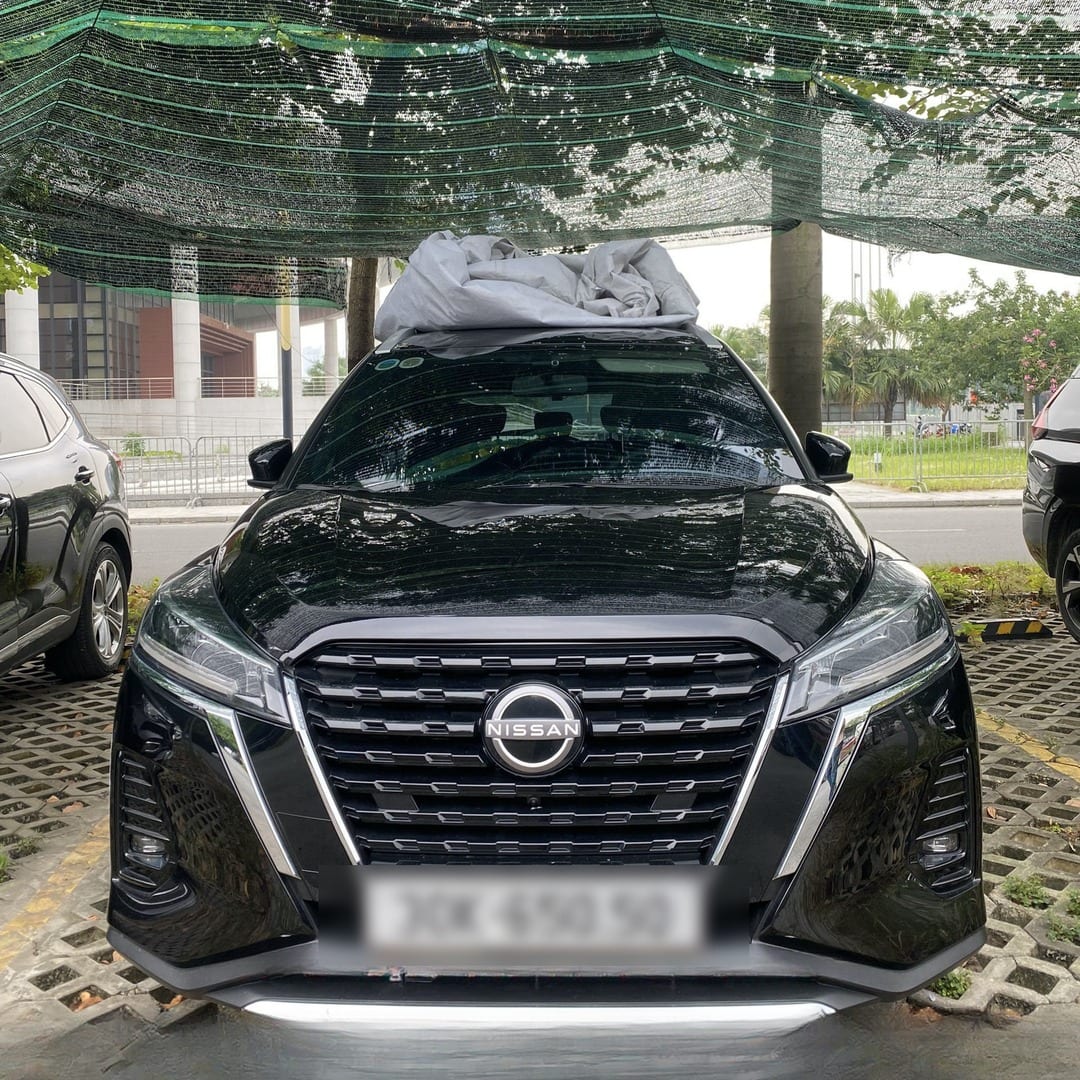 NISSAN KICKS custom-fit car window sun shades — photo 1