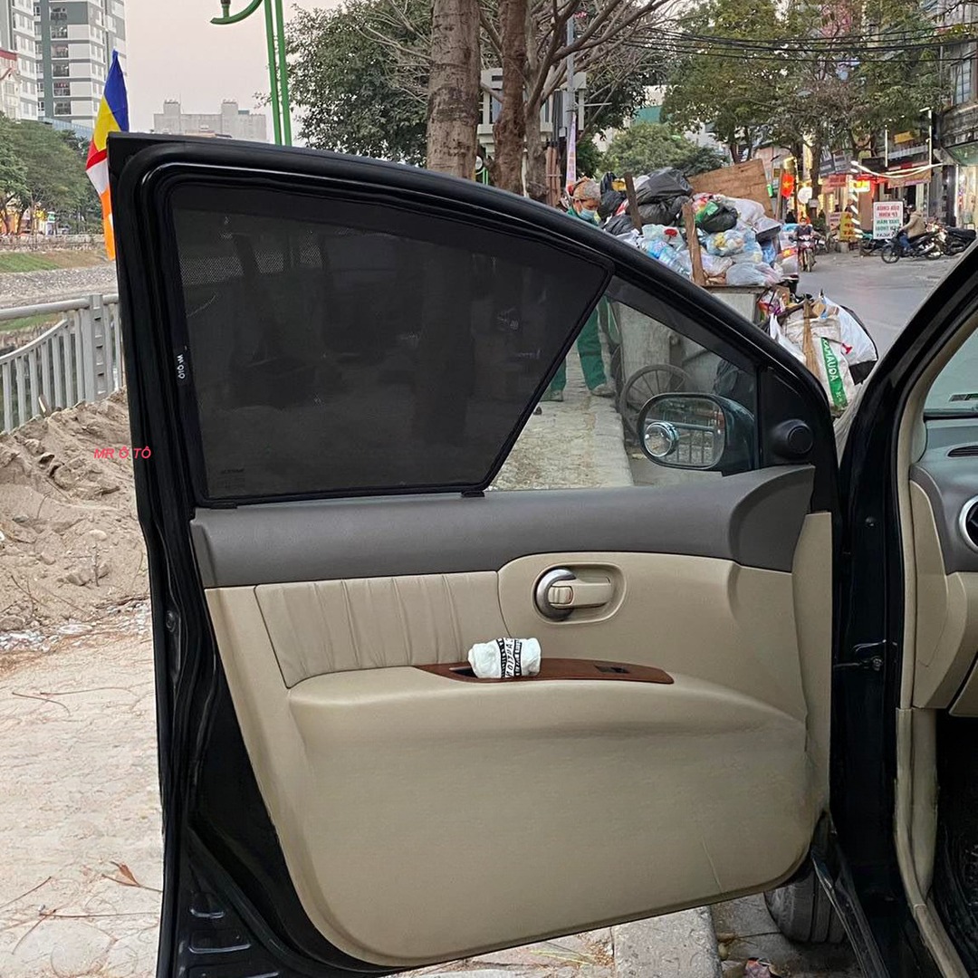NISSAN LIVINA car window sun shades — photo 13