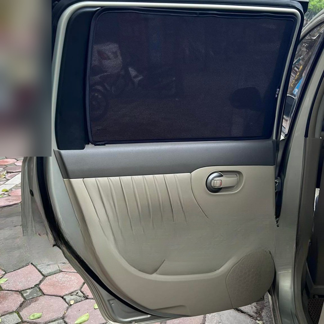 Nissan Grand Livina 1st Gen People Mover 2007-2013 car window sun shades — photo 2