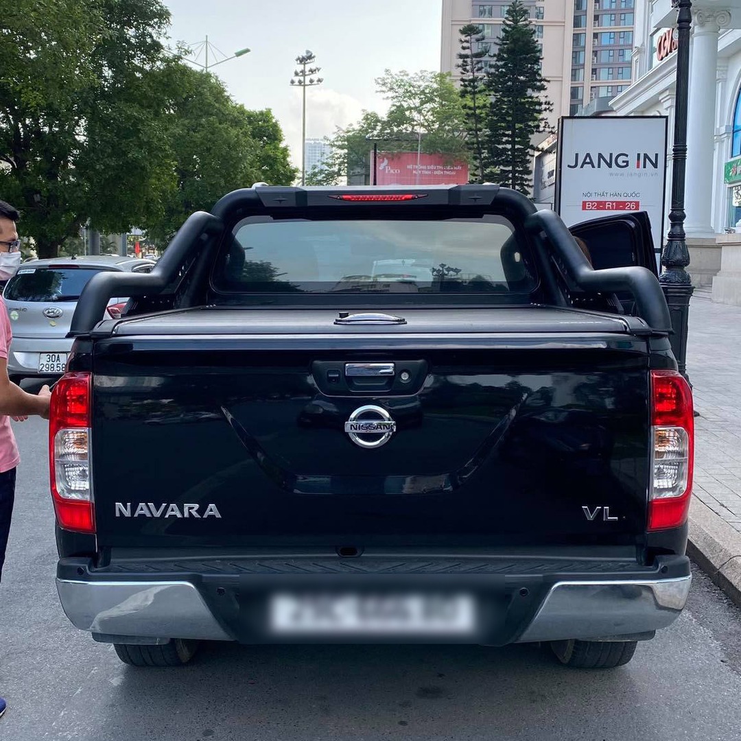 NISSAN NAVARA 2015-2024 custom-fit car window sun shades — photo 4