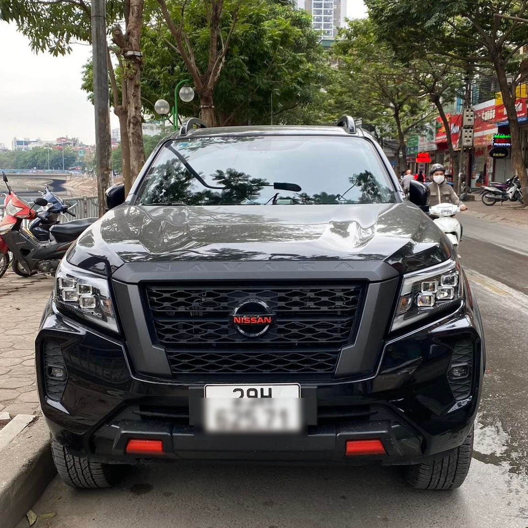 NISSAN NAVARA 2015-2024 custom-fit car window sun shades — photo 7