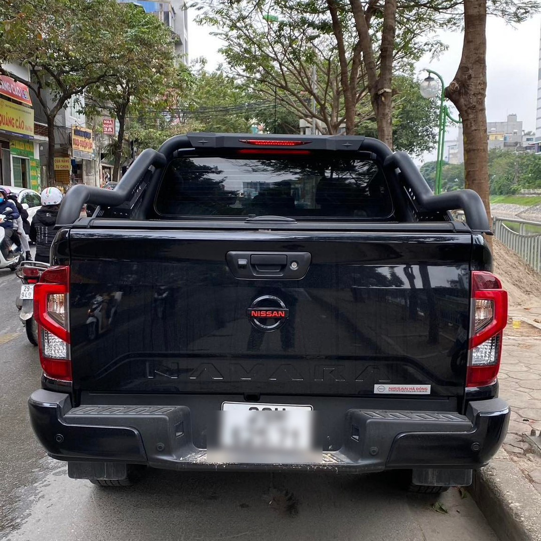 NISSAN NAVARA 2015-2024 custom-fit car window sun shades — photo 10