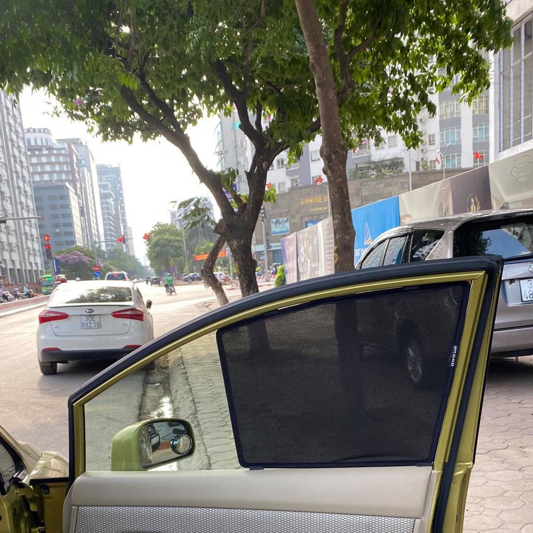 NISSAN TIDA HATCHBACK custom-fit car window sun shades — photo 3