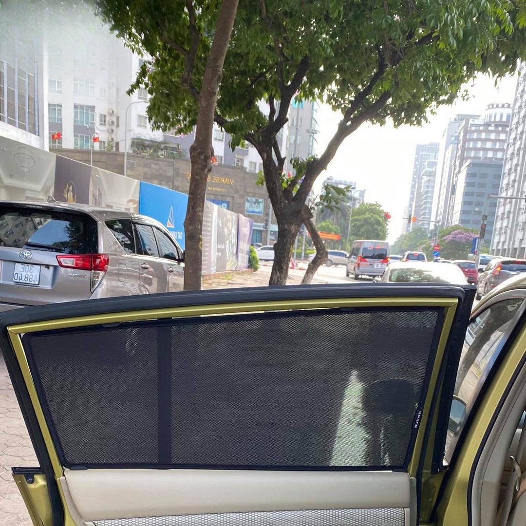 NISSAN TIDA HATCHBACK custom-fit car window sun shades — photo 5