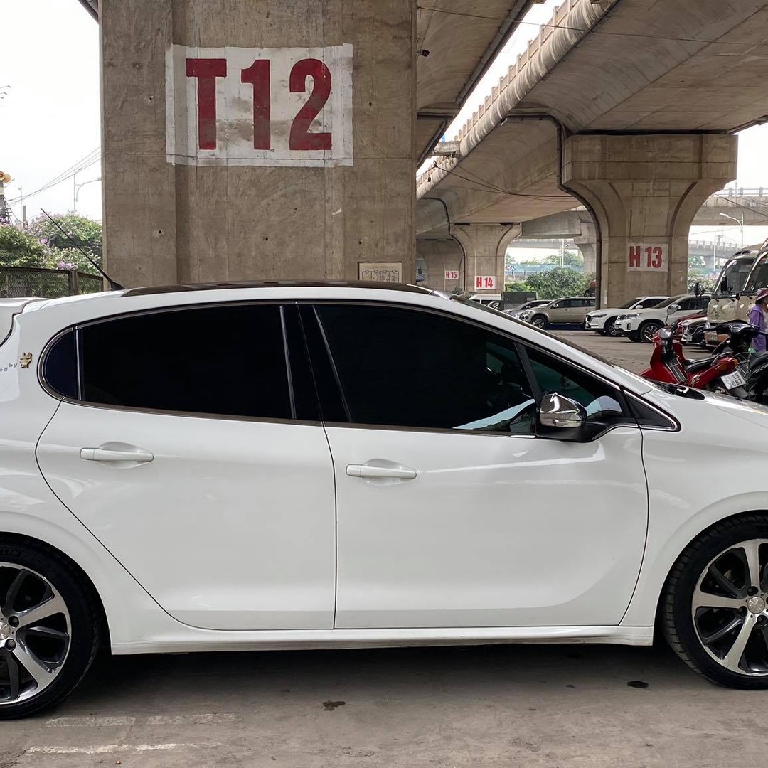 PEUGEOT 208 custom-fit car window sun shades — photo 7
