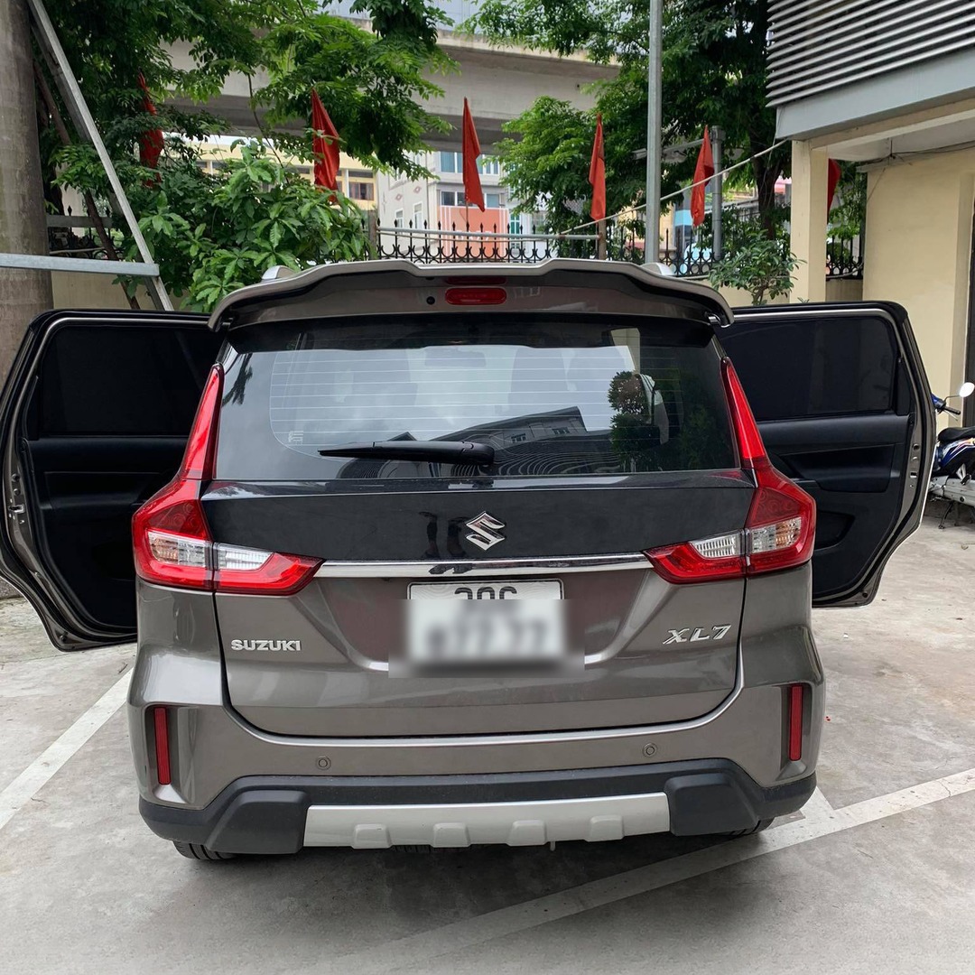SUZUKI XL7 custom-fit car window sun shades — photo 4