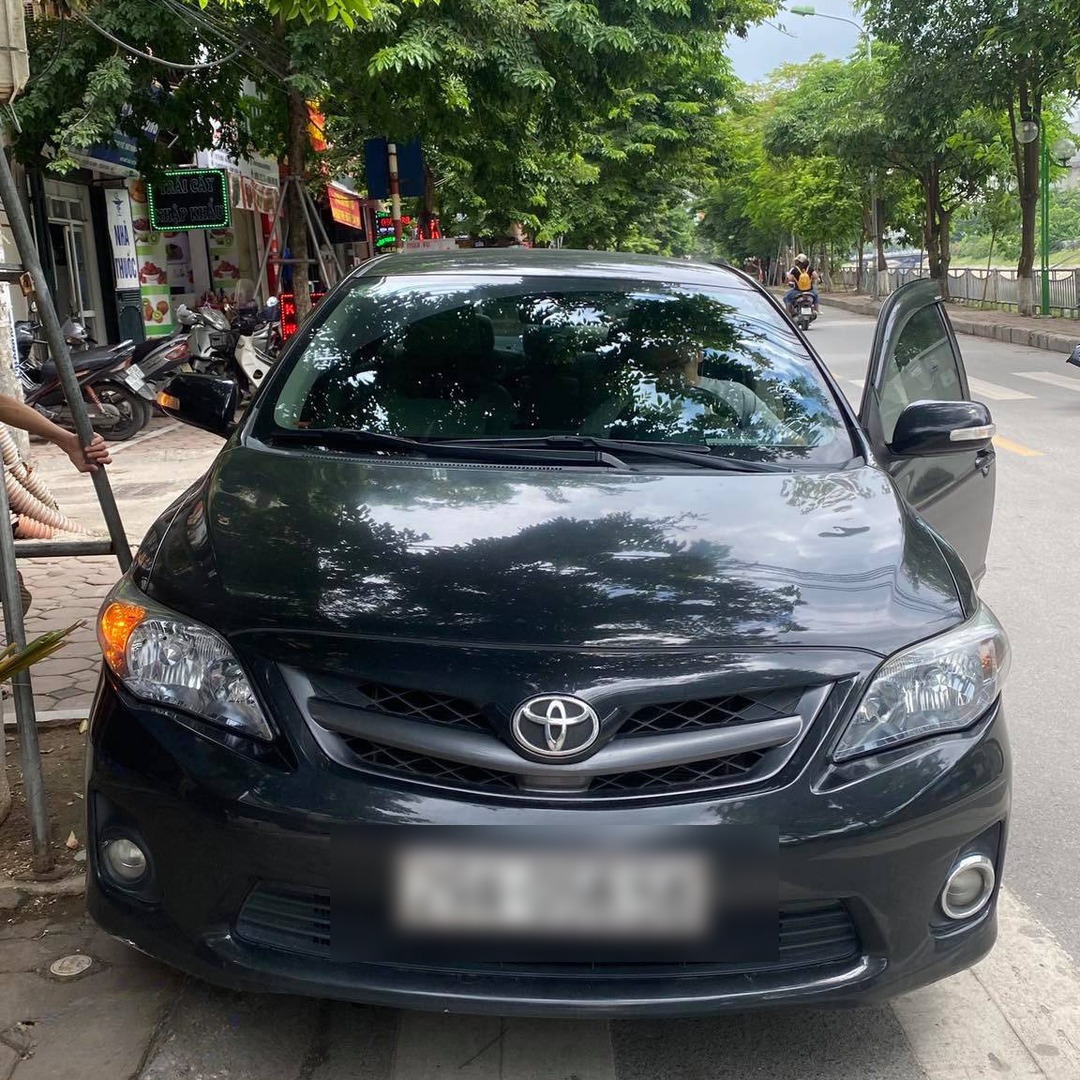 TOYOTA COROLLA ALTIS 2008-2014 custom-fit car window sun shades — photo 1