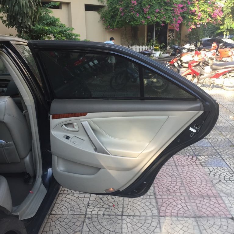 Custom-fit sun shades fitted to a TOYOTA CAMRY LE 2007-2012