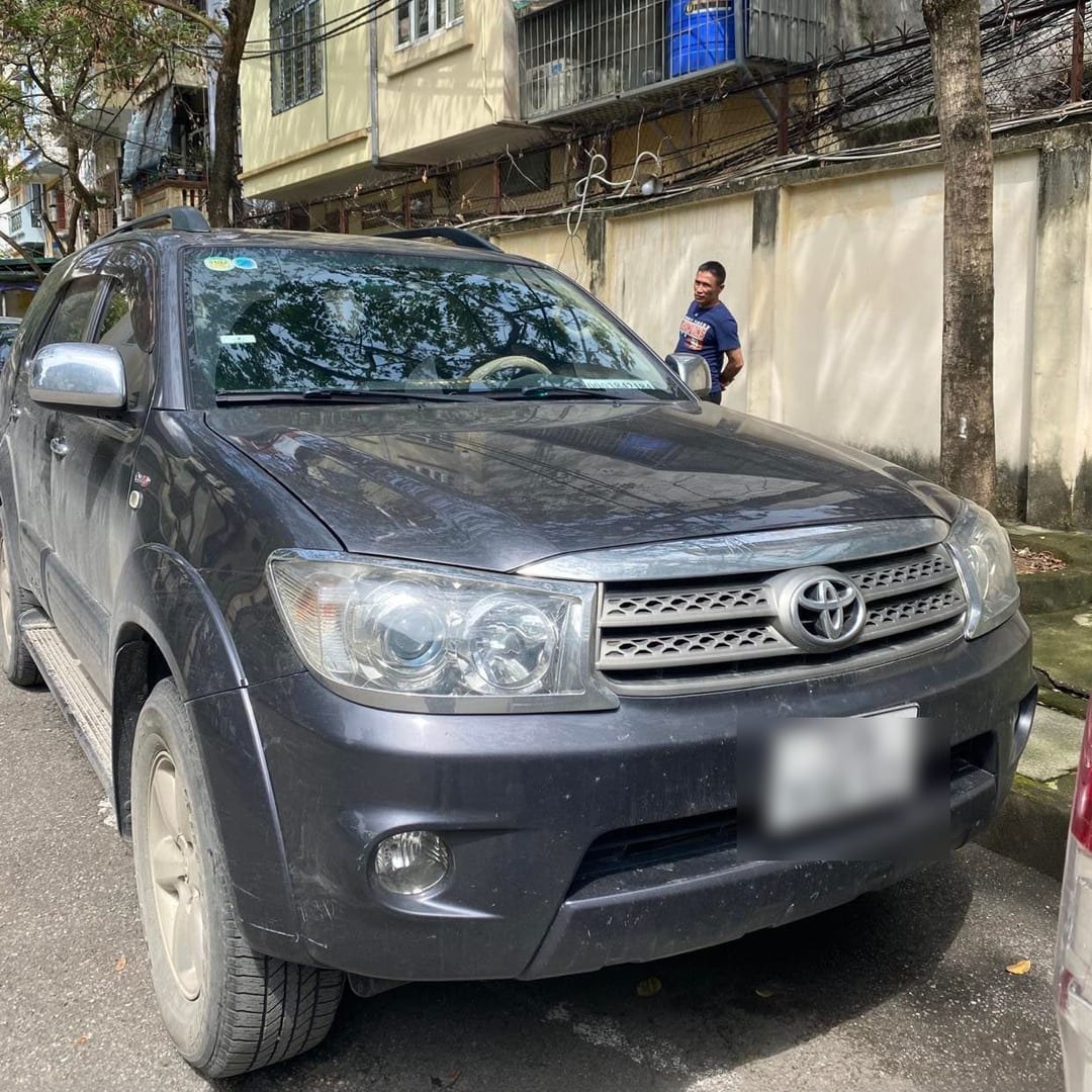TOYOTA FORTUNER 2007-2016 custom-fit car window sun shades — photo 1