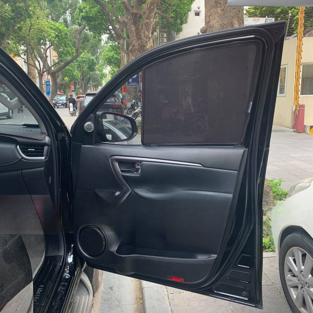 TOYOTA FORTUNER 2017-2025 car window sun shades — photo 4