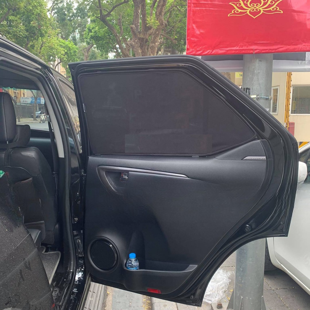 TOYOTA FORTUNER 2017-2025 car window sun shades — photo 3