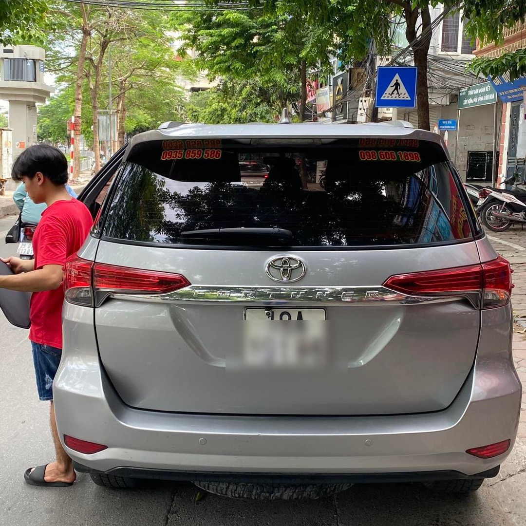 TOYOTA FORTUNER 2017-2025 custom-fit car window sun shades — photo 2