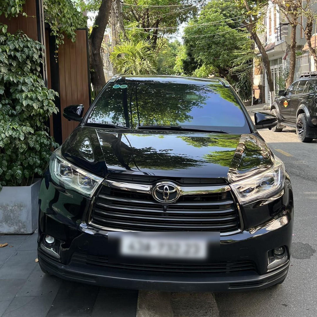 TOYOTA KLUGER 2016-2019 custom-fit car window sun shades — photo 1