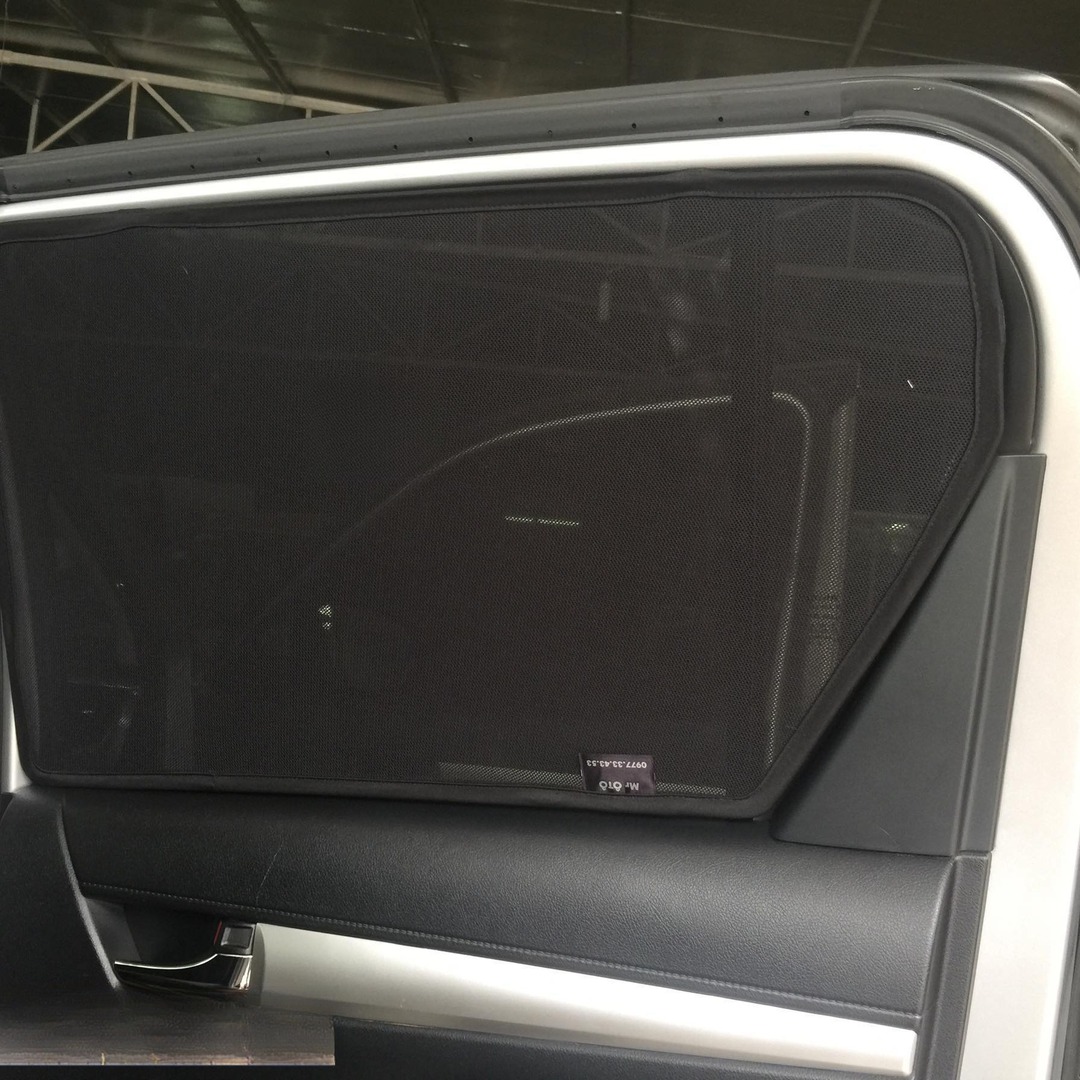 TOYOTA HILUX 2015-2018 custom-fit car window sun shades — photo 2