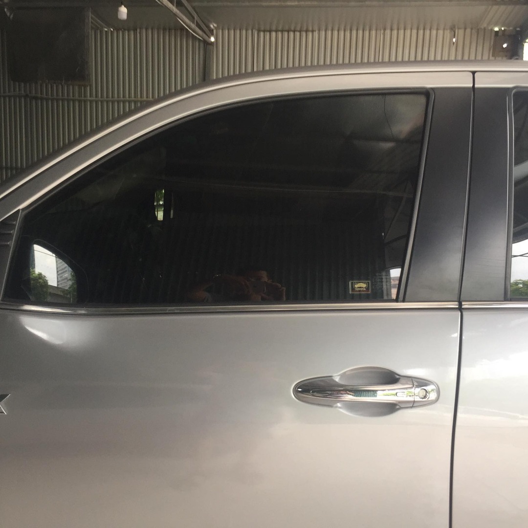 TOYOTA HILUX 2015-2018 custom-fit car window sun shades — photo 4