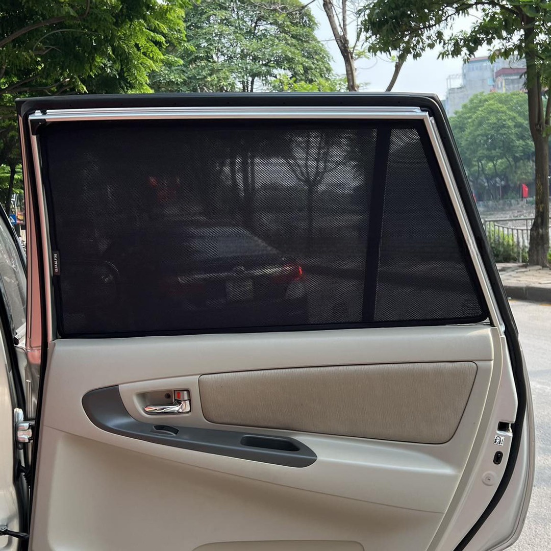 TOYOTA INNOVA 2006-2015 car window sun shades — photo 4