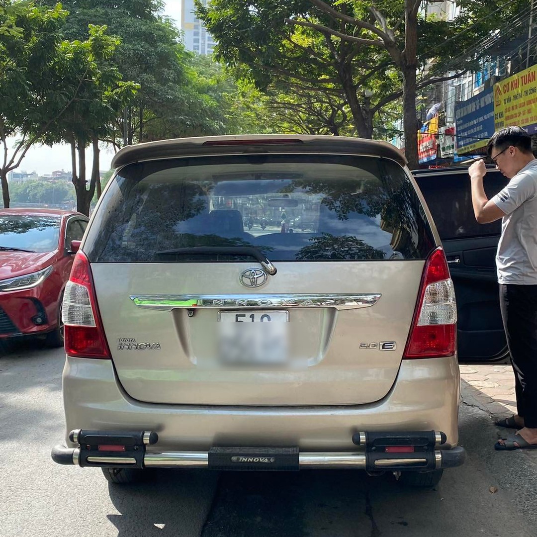 TOYOTA INNOVA 2006-2015 custom-fit car window sun shades — photo 9