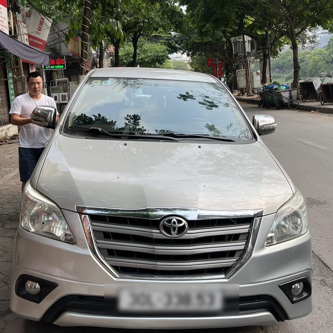 TOYOTA INNOVA 2006-2015 custom-fit car window sun shades — photo 17