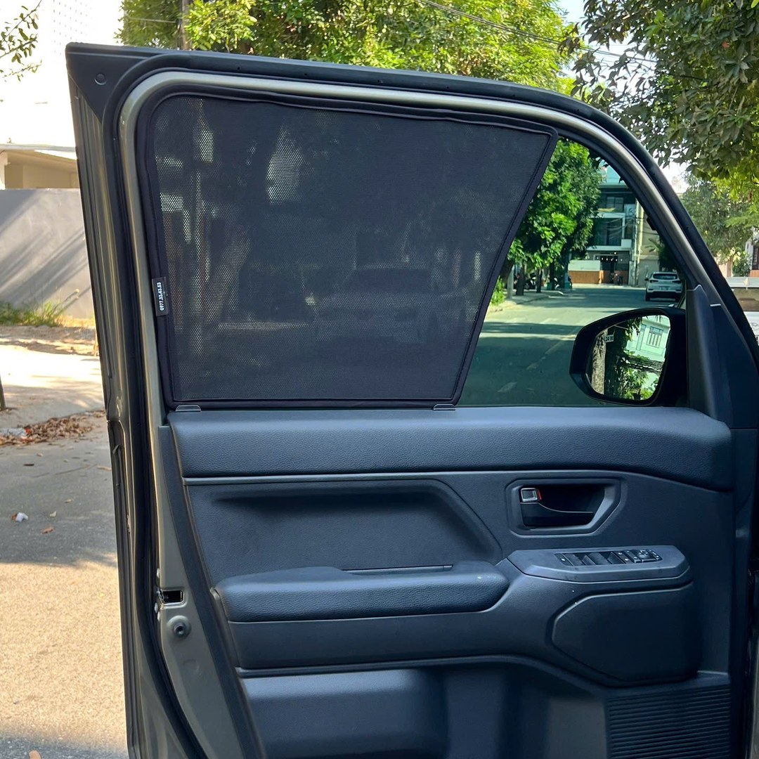 Toyota LandCruiser FJ SUV 2025-2026 car window sun shades — photo 2
