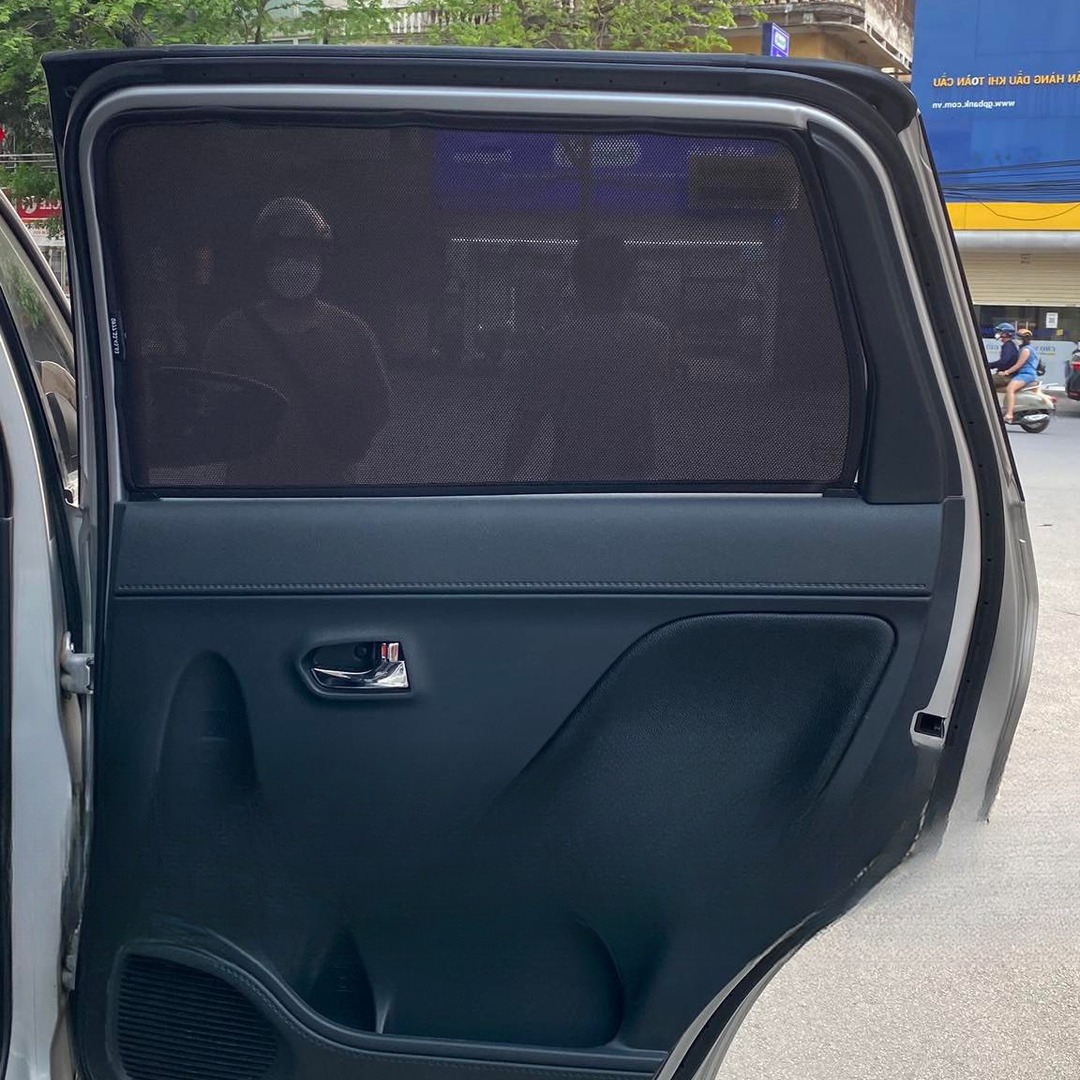 TOYOTA RUSH car window sun shades — photo 2