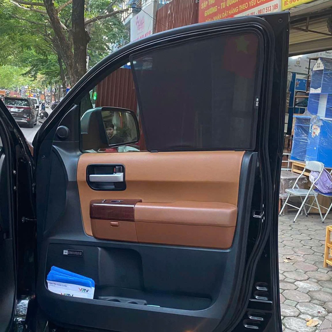 Toyota Sequoia 2nd Gen SUV 2007-2022 car window sun shades — photo 3