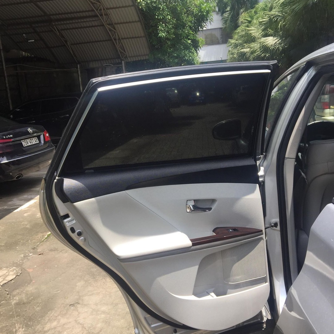 TOYOTA VENZA custom-fit car window sun shades — photo 2
