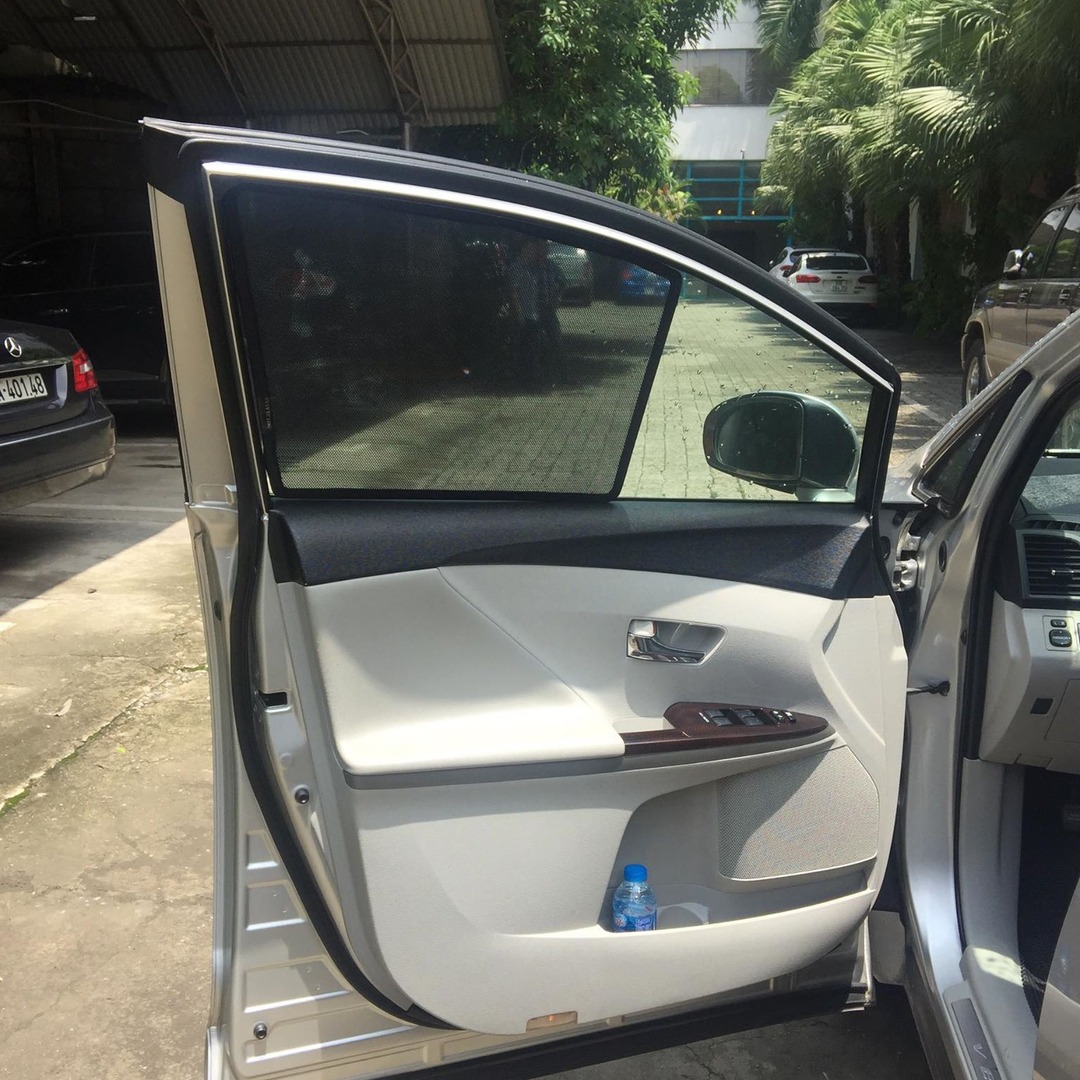 TOYOTA VENZA custom-fit car window sun shades — photo 3