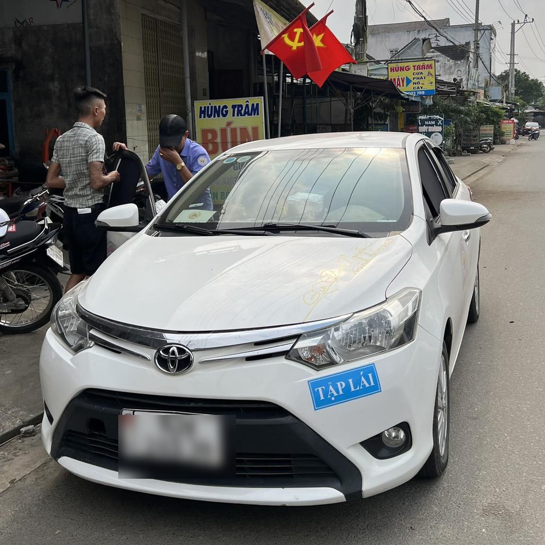 TOYOTA VIOS 2013-2018 custom-fit car window sun shades — photo 7