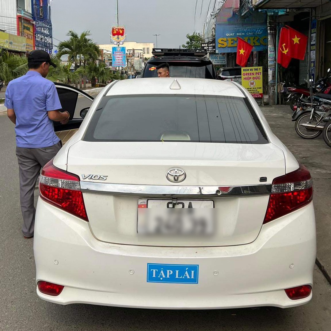 TOYOTA VIOS 2013-2018 custom-fit car window sun shades — photo 10