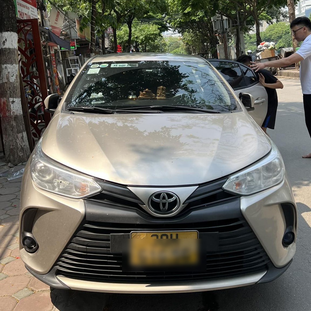 TOYOTA VIOS 2019-2023 custom-fit car window sun shades — photo 1