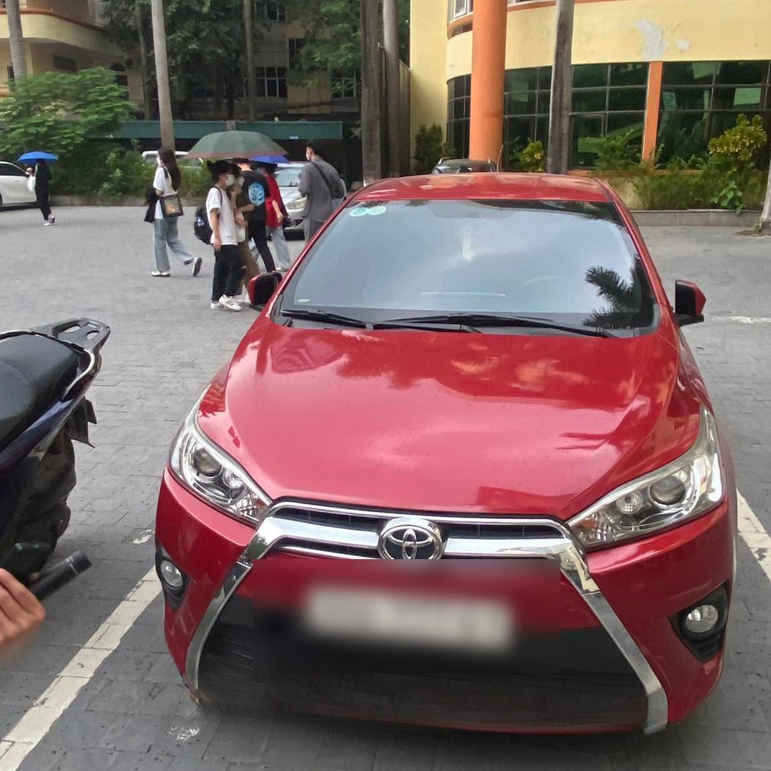 TOYOTA YARIS 2013-2018 custom-fit car window sun shades — photo 1