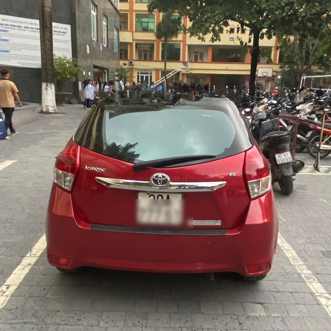 TOYOTA YARIS 2013-2018 custom-fit car window sun shades — photo 4