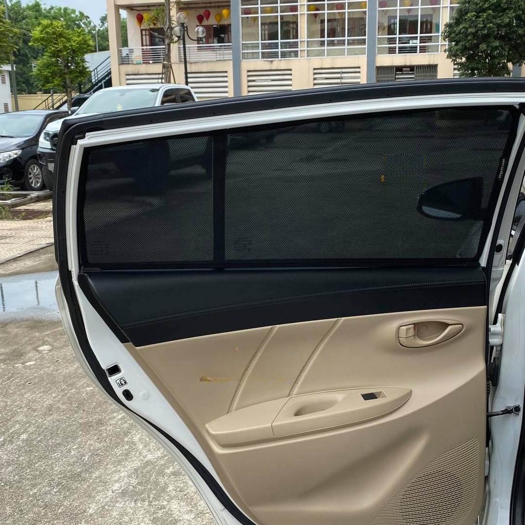 TOYOTA YARIS 2013-2018 custom-fit car window sun shades — photo 8