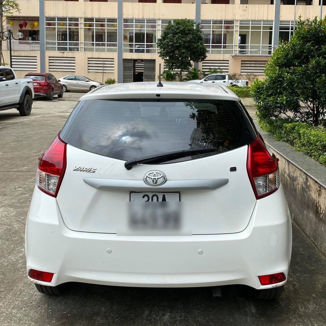 TOYOTA YARIS 2013-2018 custom-fit car window sun shades — photo 10