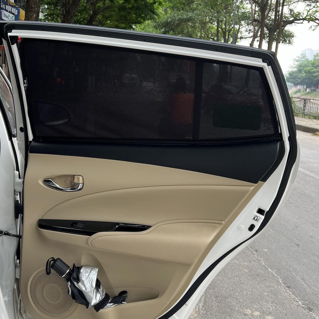 TOYOTA YARIS 2019-2022 custom-fit car window sun shades — photo 1